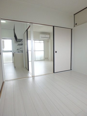 【居間・リビング】 | ビレッジハウス当成東2号棟 | イメージ写真（反転あり）