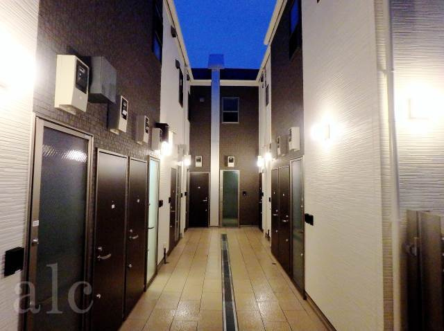 杉並区堀ノ内３丁目のアパートのエントランス|共用部