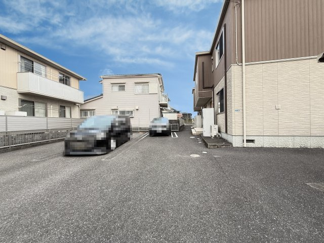 シャーメゾン・ル・プレ C棟の駐車場