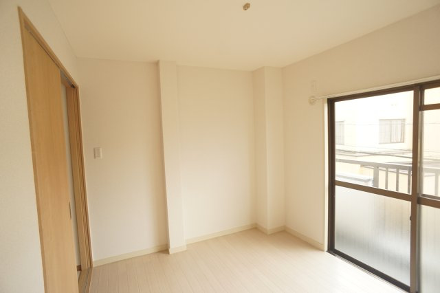 サンハイツ上村の洋室