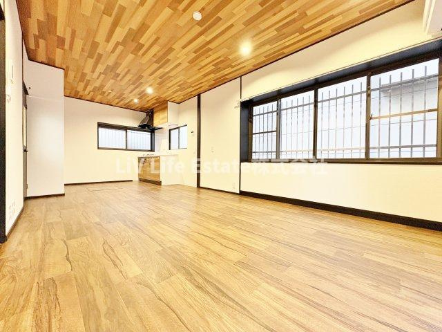 諏訪町貸家の居間・リビング