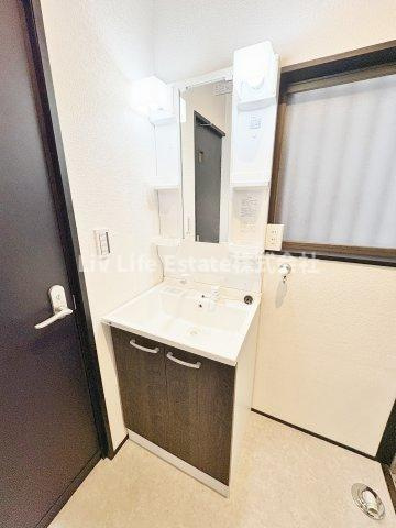 諏訪町貸家の洗面所