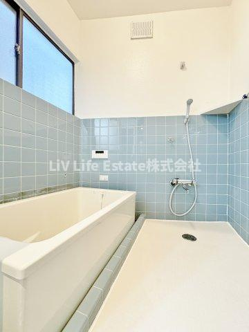 諏訪町貸家の浴室