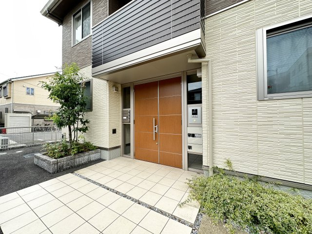 シャーメゾン フォレナ D棟のエントランス