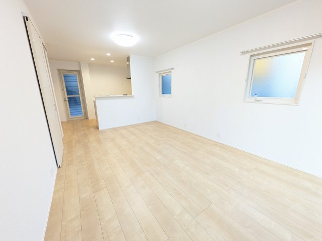 金沢区大道1丁目戸建Eの居間・リビング