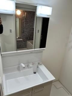 【独立洗面台】 | KBCマンション ユーハイム姪浜 | 三面鏡裏収納付きの洗面台で、散らかりがちな洗面回りもすっきりと片付きます