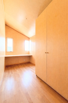 【洋室】 | ◆横浜市青葉区大場町中古住宅◆ | ◆柔らかい陽光が差し込む明るいお部屋を演出する設計。彩光の取れる窓が気持ちの良いお部屋を創り上げます。