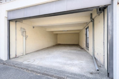 【駐車場】 | ◆横浜市青葉区大場町中古住宅◆ | ◆電動シャッター付きの地下車庫です。