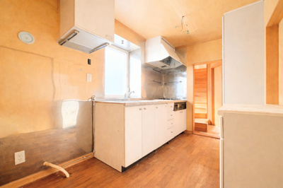 【キッチン】 | ◆横浜市青葉区大場町中古住宅◆ | ◆長い時間滞在するキッチンだからこそ、食事の準備を楽しい時間に、忙しい時でもスムーズに無駄なく作業できる、お手入れも簡単にできるなど、毎日を楽しくするキッチンスペースになっております。