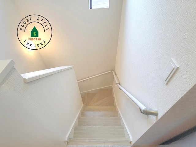 糟屋郡志免町志免2丁目第7-1棟（1号棟）の内観：施工例|階段からも明るい光が入ります。採光や通風も階段の重要な役割です。