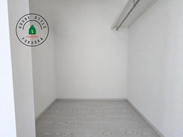 糟屋郡志免町志免2丁目第7-1棟（1号棟）の内観：施工例|洋服や大きな荷物が多い方や人数の多いご家族などは、一般的なクローゼットよりもウォークインクローゼットのほうが使い勝手が良いです。