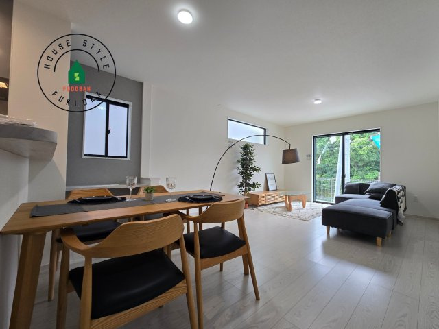 糟屋郡志免町志免2丁目第7-1棟（1号棟）の内観：施工例|ご家族を近くに感じられる対面キッチンのLDK。会話もはずみそうですね。