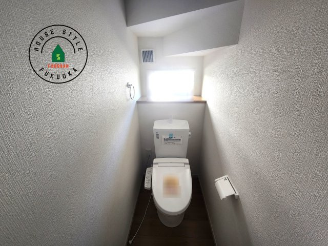 糟屋郡須恵町大字旅石第28-2棟（2号棟）のトイレ|温水洗浄便座を完備しております。2ヶ所にトイレがあるのは朝の慌ただしい時間も安心です。