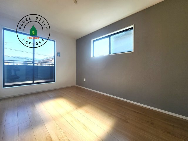 糟屋郡須恵町大字旅石第28-2棟（2号棟）の寝室|主寝室には収納力に優れたクローゼットがありますので、お部屋もすっきり片付きます。