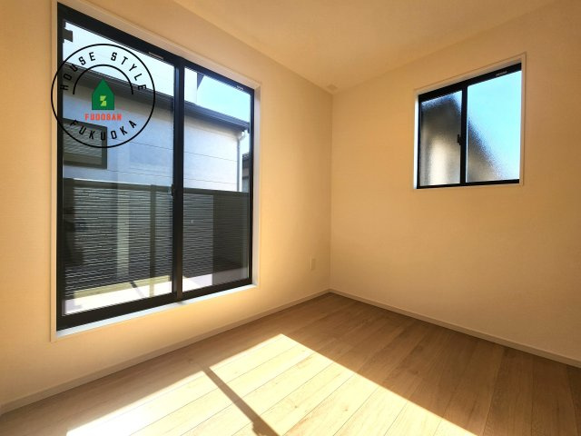 糟屋郡須恵町大字旅石第28-2棟（2号棟）の洋室|落ち着いた色調の洋室です。