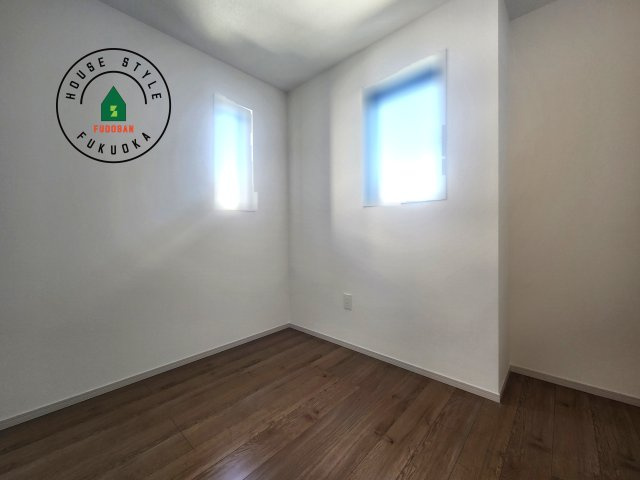 糟屋郡須恵町大字旅石第28-2棟（2号棟）の子供部屋|柔らかい陽光が差し込む明るいお部屋を演出する設計。彩光の取れる窓が気持ちの良いお部屋を創り上げます。