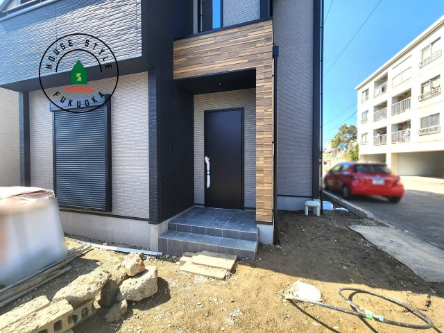 糟屋郡須恵町大字旅石第28-2棟（2号棟）の玄関|おでかけの時も帰った時も、「我が家」を最初に感じでもらえる素敵な空間に。