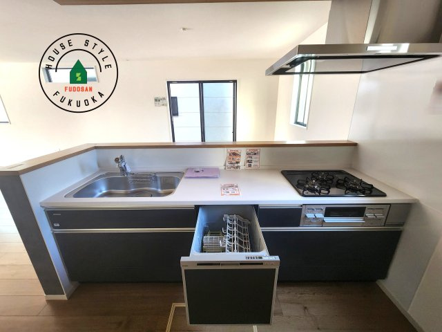 糟屋郡須恵町大字旅石第28-2棟（2号棟）のキッチン|キッチン。グリル・食器洗い乾燥機・浄水器も完備。