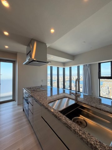 【キッチン】 | ザ・パークハウス大阪梅田タワー | ビルトイン食洗機付き♪生ごみ粉砕機「ディスポーザー」付き♪浄水器一体型シャワー水栓付き♪