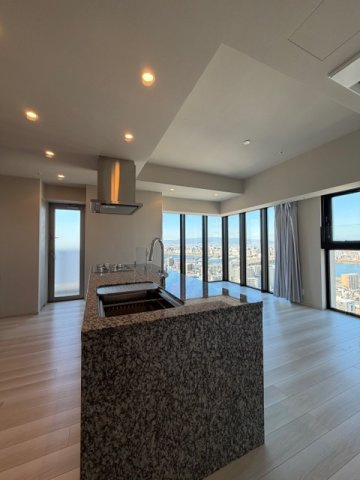 【キッチン】 | ザ・パークハウス大阪梅田タワー | 窓いっぱいに広がる夜景と花火を特等席で楽しまれませんか(^^)/