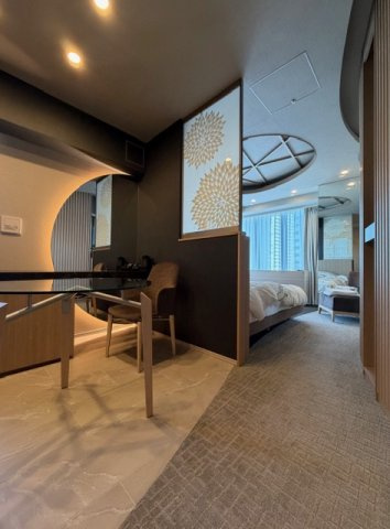 【その他共用部分】 | ザ・パークハウス大阪梅田タワー | ゲストルーム♪木調ルーバーや照明などで優美な空間!(^^)!