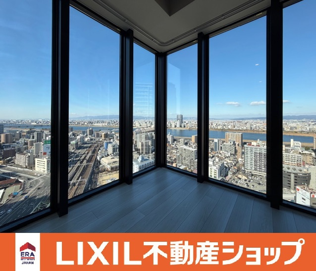 【居間・リビング】 | ザ・パークハウス大阪梅田タワー | ＼ロイヤルフロア27階♪眺望が抜けている北西角部屋♪／◆淀川花火大会がリビングから楽しめる北西角部屋！！ 