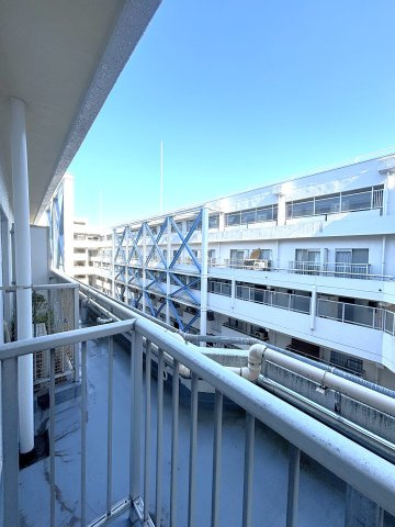 河原町分譲共同ビル14号棟のバルコニー