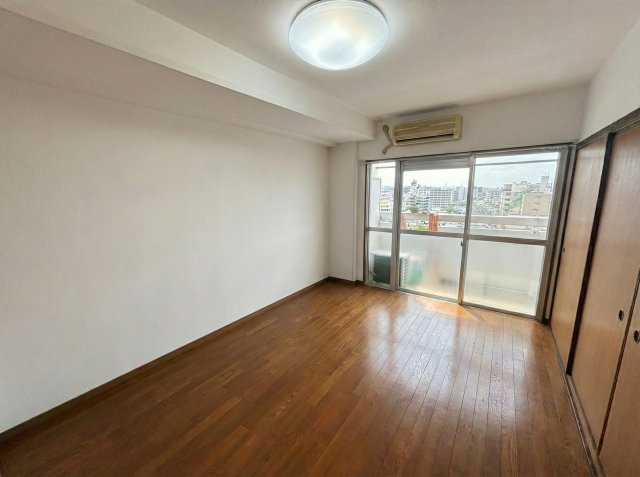 河原町分譲共同ビル14号棟の居間・リビング