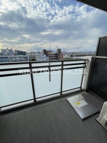 グランカリテ北梅田のバルコニー|開放的で明るい空間を演出してくれるバルコニーです