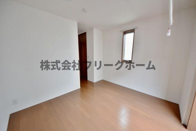 小金井市中町３丁目のアパートの居間・リビング