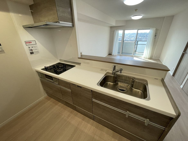 【キッチン】 | アーサー新宮グランパティオ・ウエストコート棟 | キッチンは食洗機つきなので、忙しい朝もサッと片づけできていつでもキレイなキッチンをキープできます