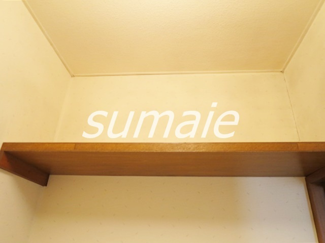 第１０オカダビルのトイレ|トイレ上の棚です☆