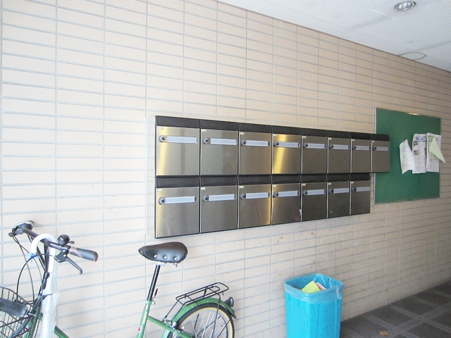 第１０オカダビルのロビー|集合郵便受けがあります！