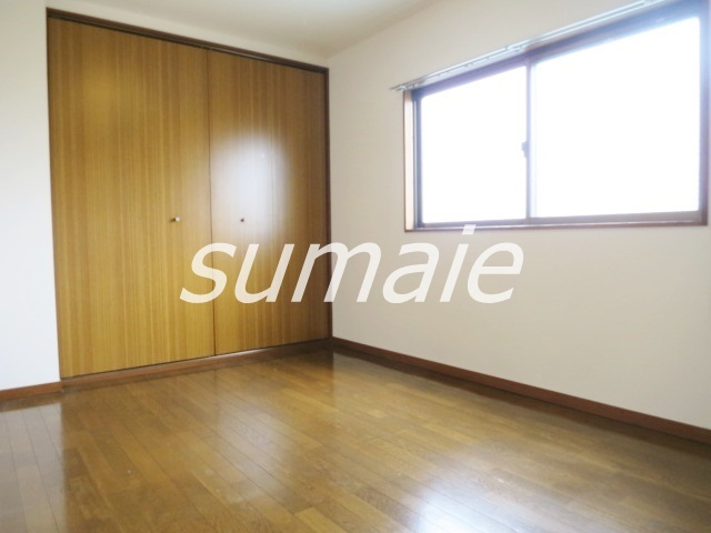 第１０オカダビルの居間・リビング|5.5帖の洋室です☆