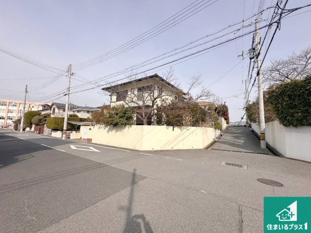 神戸市須磨区南落合　中古一戸建ての前面道路含む現地写真|車通りの少ない前面道路！お子様がいらっしゃるご家族でも安心！