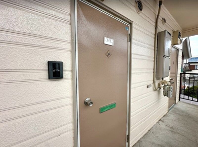 【玄関】 | コーポ花影 | 退去前につき、別のお部屋のお写真です。