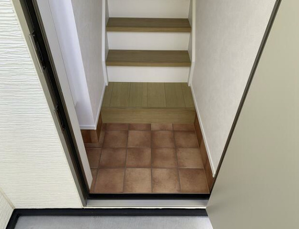 ソルナクレイシア下北沢の玄関