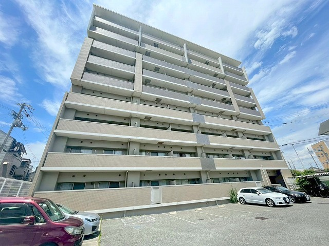 ウィスタリア三国の外観