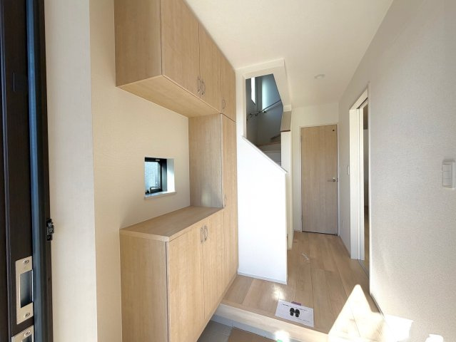 【玄関】 | 印西市大森A号棟 | 施工例　即日のご見学も可能です。お気軽に0476-37-3888までお問合せ下さい。