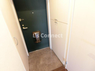 【玄関】 | ステラハウス勾当台公園 | 玄関には下駄箱付き。