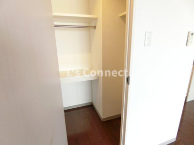 【収納】 | ステラハウス勾当台公園 | ウォークインクローゼットでお荷物もすっきり収納。