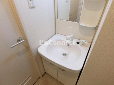 【洗面所】 | ステラハウス勾当台公園 | 朝の支度もスムーズな独立洗面台。