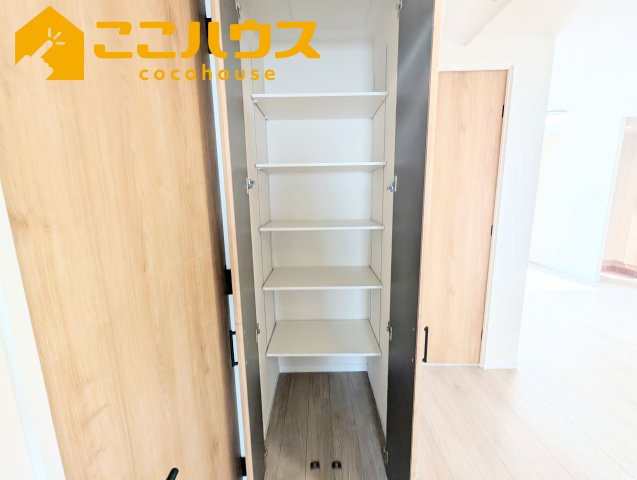 南城市玉城玉城　新築戸建て　全3棟　C号棟の収納|リビング収納もございます