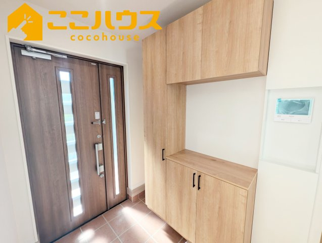南城市玉城玉城　新築戸建て　全3棟　C号棟の玄関|大容量のシューズボックス