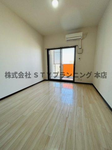 仲介手数料０円！ポートタウンドルフィンの居間・リビング