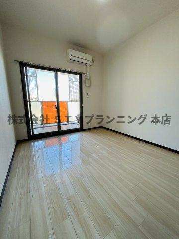 仲介手数料０円！ポートタウンドルフィンの居間・リビング