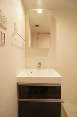 【洗面所】 | リブリ・東林・樹 | 明るい洗面所です