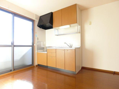 【居間・リビング】 | パディーコートＢ棟 | ６帖のＤＫスペース。