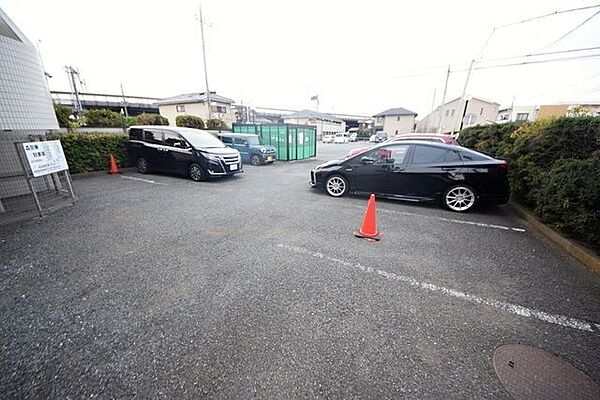 エステージ西調布Bの駐車場