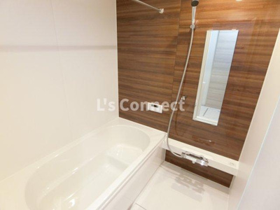 【浴室】 | ペアガーデン泉Ｅ | 足を伸ばして入れる１坪浴室。追焚き、浴室乾燥付き。